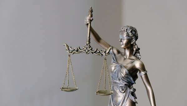 Visa Agent vs Immigration Attorney — Why the Difference Could Cost You Your Visa